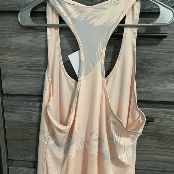 Fabletics Racerback Tank Top Size Large - Picture 4 of 4